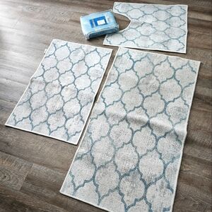 Bathroom rugs plus curtain.